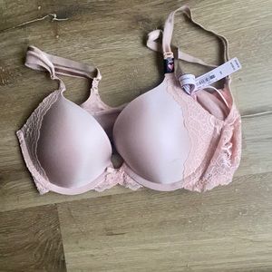 New Victoria’s Secret bra push up  size 34 b . With tags originally 49.50 $
